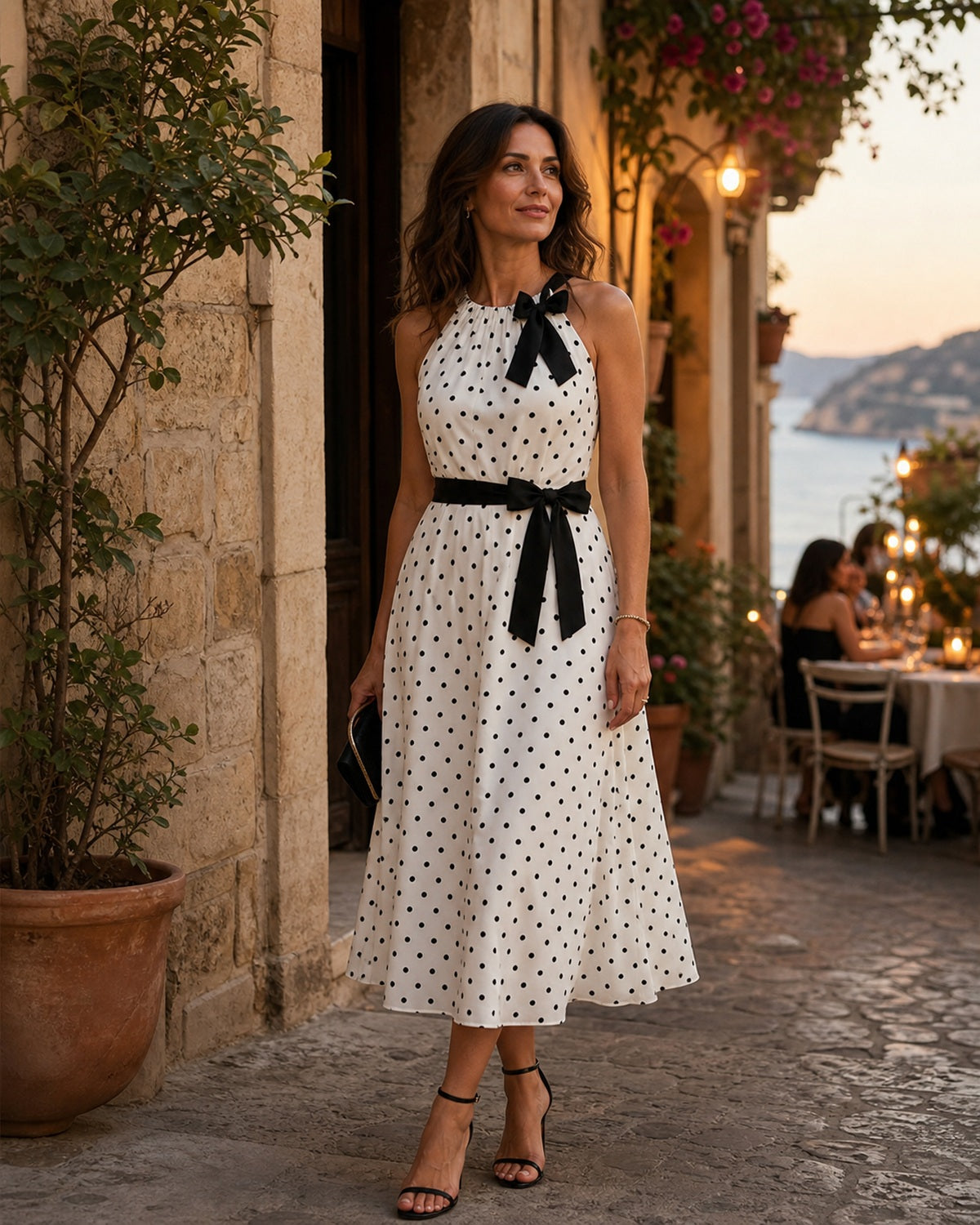 Abito a pois con scollo halter - Bianco, cena estiva