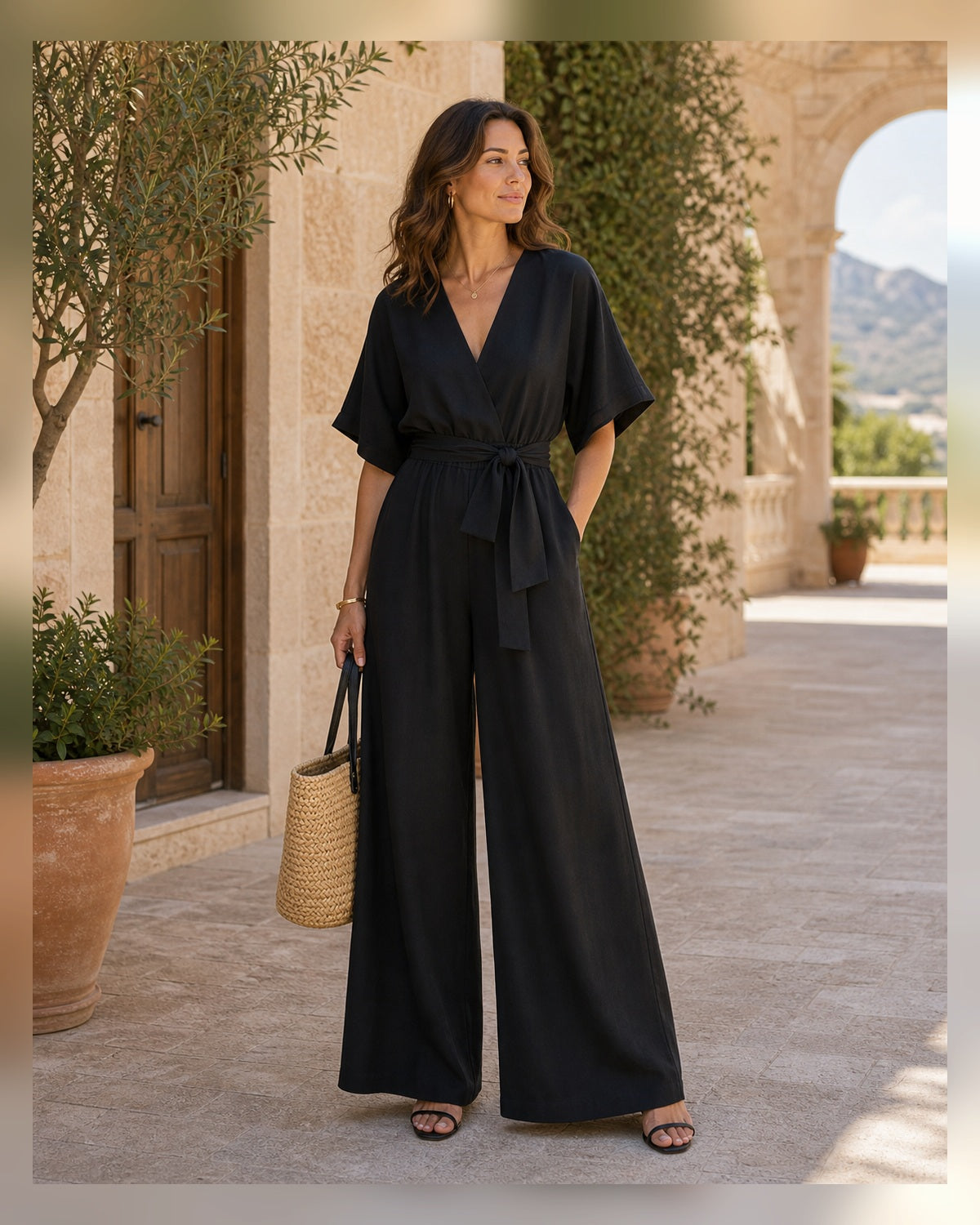 Tuta Scollo a V e Gamba Ampia - Nero, look resort elegante